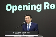 오기웅 중소벤처기업부 차장이 8일 서울 성동구 에스팩토리에서 열린 ‘K-글로벌 클러스터 2023 개막식’에 참석해 개회사를 하고 있다.