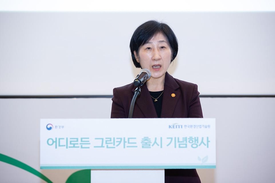 한화진 환경부 장관이 7일 서울 중구 명동 소재 커뮤니티하우스 마실에서 열린 ‘어디로든 그린카드’ 출시 기념행사에서 인사말을 하고 있다.