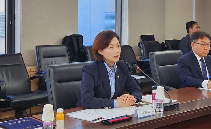 이인실 특허청장이 8일 서울 강남구 한국지식재산센터에서 열린 ‘지식재산권 보호 업무협약식’에서 발언하고 있다. 