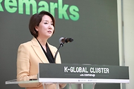 이영 중소벤처기업부 장관이 8일 서울 성동구 에스팩토리에서 열린 ‘한·불 코스메틱 협력 업무협약 체결식’에 참석해 발언하고 있다.
