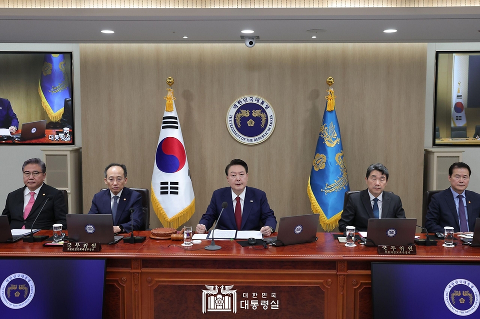 윤석열 대통령이 14일 서울 용산구 대통령실 청사에서 열린 ‘제47회 국무회의’에서 발언하고 있다.