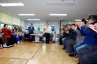 조규홍 보건복지부 장관이 27일 서울 동대문구 답십리3동 경로당을 방문해 인사말을 하고 있다.