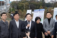 원희룡 국토교통부 장관이 16일 울산 지역 현안인 개발제한구역 해제 관련 논의를 위해 울산 중구 성안동을 방문해 발언하고 있다.