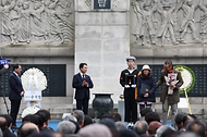 <p>17일 오전 서울 서대문구 서대문형무소역사관에서 열린  ‘제84주년 순국선열의 날’ 기념식에서 독립유공자 포상이 진행되고 있다.&nbsp;</p>