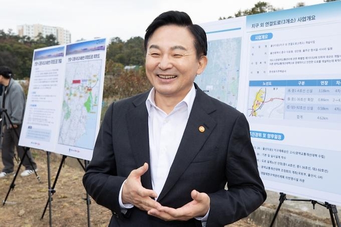 원희룡 국토교통부 장관이 16일 울산 지역 현안인 개발제한구역 해제 관련 논의를 위해 울산 중구 성안동을 방문해 발언하고 있다.