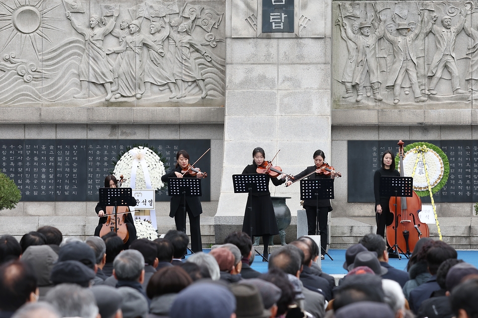 <p>17일 오전 서울 서대문구 서대문형무소역사관에서  ‘제84주년 순국선열의 날’을 맞아 기념식이 열리고 있다.&nbsp;</p>