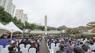 17일 오전 서울 서대문독립공원 순국선열 추념탑에서 열린 ‘제84회 순국선열의 날 기념식’에서 주제공연을 하고 있다.