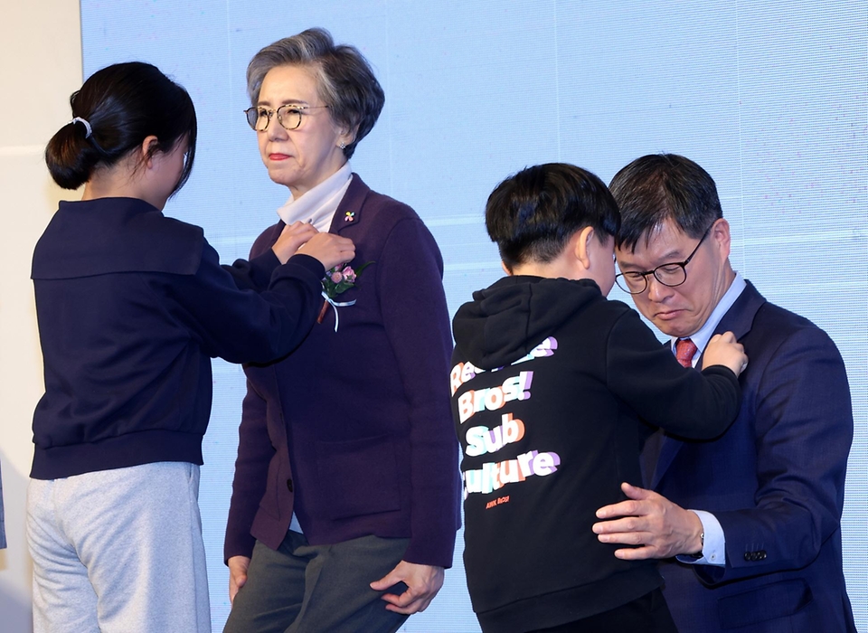 이기일 보건복지부 제1차관이 17일 서울 마포구 가든호텔에서 열린 ‘제17회 아동학대예방의 날 기념식’에 참석하고 있다.