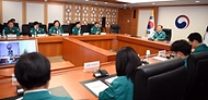 이상민 행정안전부 장관이 19일 서울 종로구 정부서울청사에서 열린 ‘지방행정전산서비스 장애 대책본부’ 회의를 주재하고 있다.