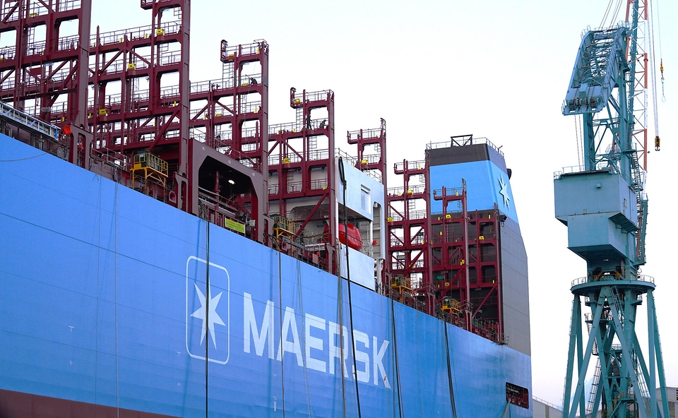 현대미포조선이 건조한 세계 최초 메탄올 추진 컨테이너선 ‘로라 머스크호’의 모습.