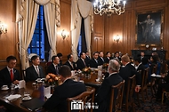 22일(현지시간) 영국 런던 다우닝가 10번지 총리 관저에서 ‘한·영 확대 정상회담’이 진행되고 있다.