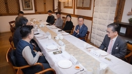 23일 서울에서 열린 ‘대한중소병원협회 간담회’는 정부의 필수의료 확충방안 등에 대해 대한중소병원협회의 의견을 청취하고, 정부의 정책 방향을 논의하기 위해 마련됐다.