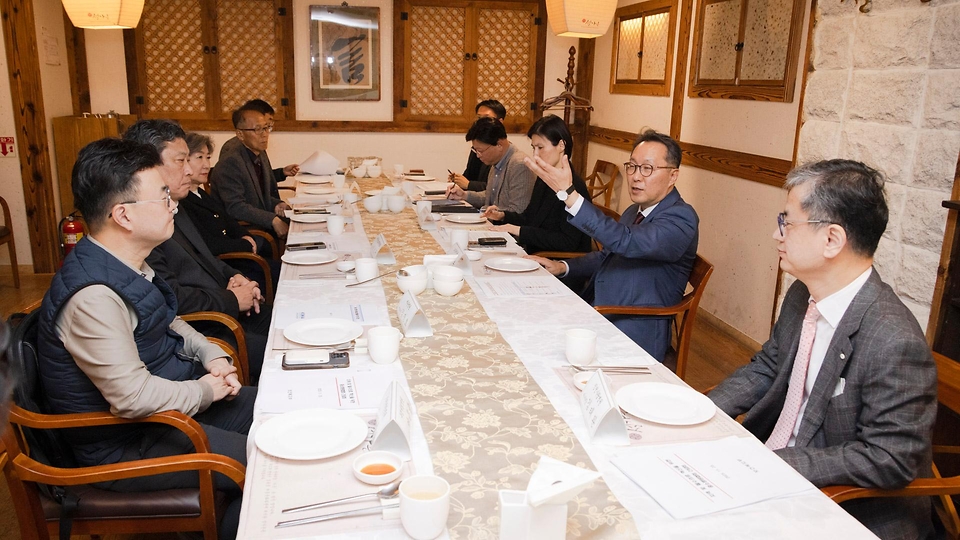 박민수 보건복지부 제2차관이 23일 서울에서 열린 ‘대한중소병원협회 간담회’를 주재하고 있다.