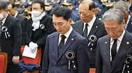 박민식 국가보훈부 장관이 24일 오전 서울시 동작구 국립서울현충원에서 열린 ‘故 채명신 명예회장 10주기 추도식’에 참석하여 주요내빈과 함께 국민의례를 하고 있다.