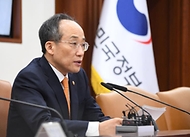 추경호 부총리 겸 기획재정부 장관이 27일 서울 종로구 정부서울청사에서 열린 ‘비상경제장관회의 겸 수출투자대책회의’에서 모두발언하고 있다.
