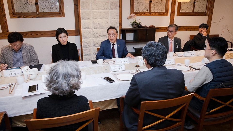 박민수 보건복지부 제2차관이 23일 서울에서 열린 ‘대한중소병원협회 간담회’를 주재하고 있다.
