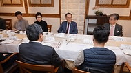 박민수 보건복지부 제2차관이 23일 서울에서 열린 ‘대한중소병원협회 간담회’를 주재하고 있다.