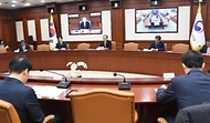 27일 서울 종로구 정부서울청사에서 ‘비상경제장관회의 겸 수출투자대책회의’가 진행되고 있다.