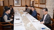 23일 서울에서 열린 ‘대한중소병원협회 간담회’는 정부의 필수의료 확충방안 등에 대해 대한중소병원협회의 의견을 청취하고, 정부의 정책 방향을 논의하기 위해 마련됐다.