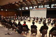 24일 세종 조치원1927아트센터에서 열린 ‘전통시장 청년상인 2차 간담회’는 전통시장의 청년 유입 방안을 논의한 1차 간담회에 이어 판로 확대에 대한 노하우를 공유하기 위해 마련됐다.