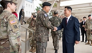 신원식 국방부 장관이 27일 경기 평택시 한미연합군사령부를 방문해 장병들과 악수하고 있다.