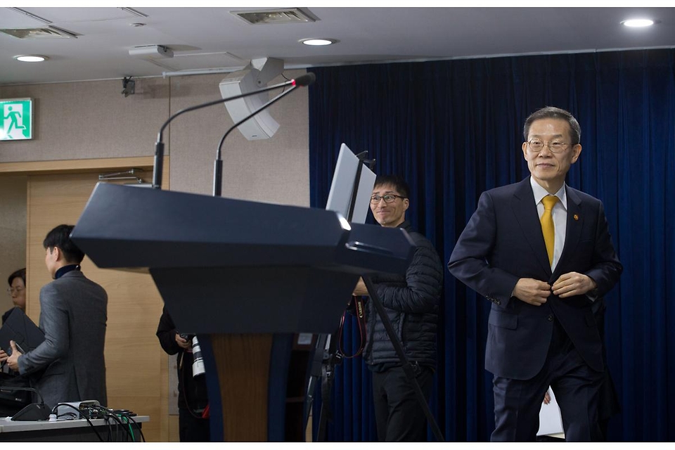 이종호 과학기술정보통신부 장관이 27일 서울 종로구 정부서울청사 본관 브리핑룸에서 ‘윤석열 정부 R&D 혁신방안 및 글로벌 R&D 추진전략 발표’에 참석하고 있다.