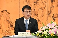 최응천 문화재청장이 24일 서울 종로구 국립고궁박물관에서 열린 ‘문화재청·대한건축사협회 업무협약식’에 참석해 발언하고 있다.