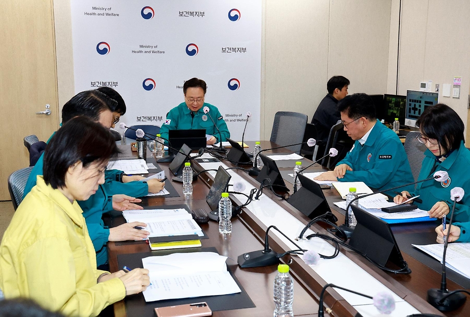 조규홍 보건복지부 장관이 27일 세종 정부세종청사에서 열린 ‘겨울철 취약시설 안전점검 및 위기가구 발굴 점검회의’를 주재하고 있다.