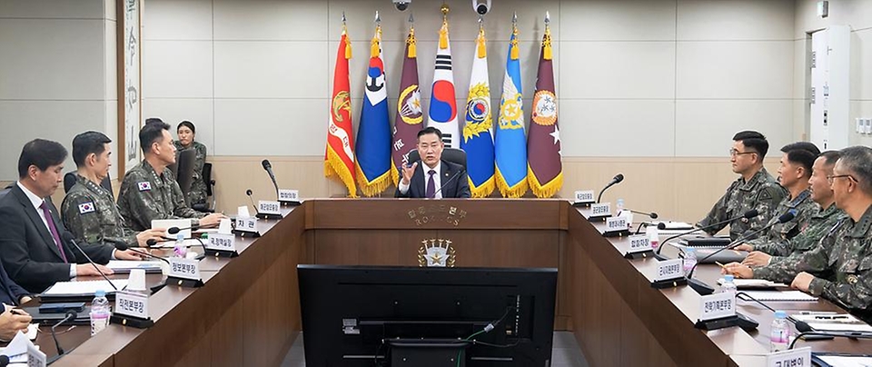신원식 국방부 장관이 28일 서울 용산구 국방부 청사에서 열린 ‘전군 주요 지휘관 회의’를 주재하고 있다. 