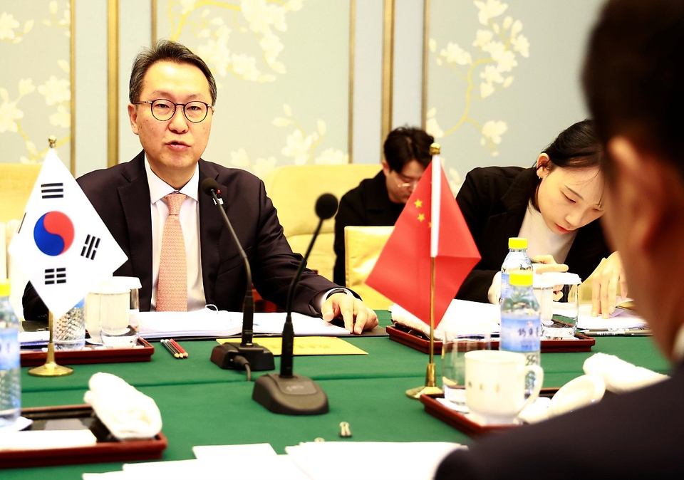 박민수 보건복지부 제2차관이 3일 중국 베이징에서 열린 ‘제16차 한·일·중 보건장관회의’ 계기 한중 양자면담에서 발언하고 있다.