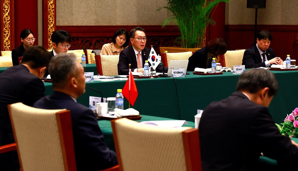 박민수 보건복지부 제2차관이 3일 중국 베이징에서 열린 ‘제16차 한·일·중 보건장관회의’에서 발언하고 있다.