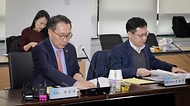박민수 보건복지부 2차관이 28일 서울 서초구 국제전자센터에서 열린 ‘2023년 제24차 건강보험정책심의위원회’를 주재하고 있다.