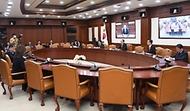5일 서울 종로구 정부서울청사에서 ‘비상경제장관회의 겸 물가관계장관회의’가 진행되고 있다.