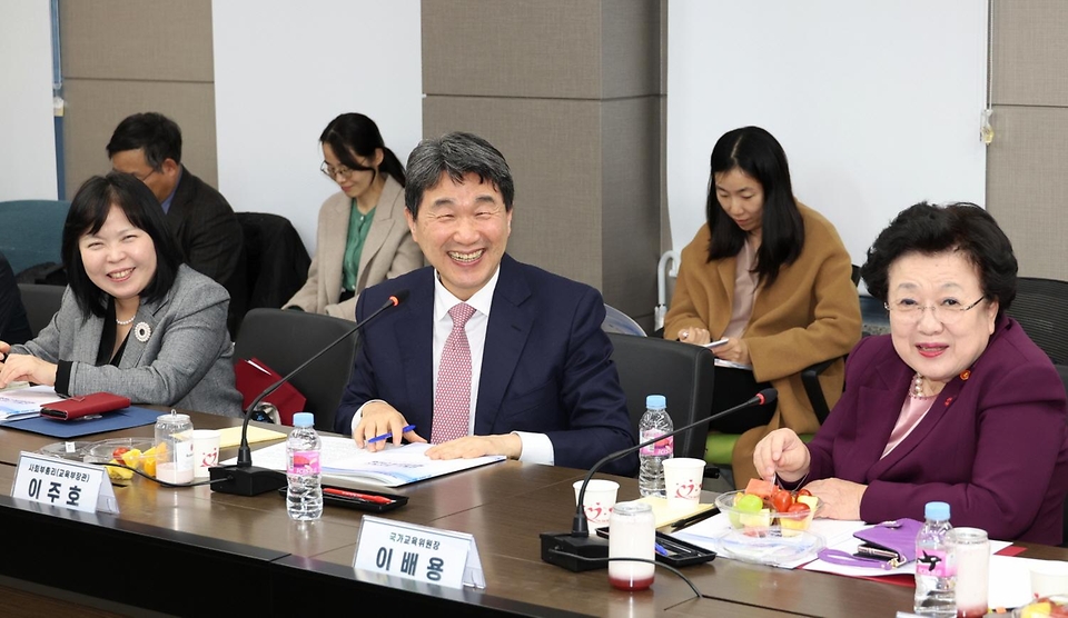 이주호 부총리 겸 교육부 장관이 14일 경북 안동시 안동대학교 대회의실에서 열린 ‘교육부-경상북도 글로컬대학 간담회’에 참석하고 있다.