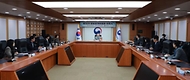 이상민 행정안전부 장관이 22일 서울 종로구 정부서울청사 중회의실에서 열린 ‘제 10기 정보공개위원회 위원 위촉식’을 주재하고 있다.