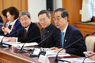 한덕수 국무총리가 22일 서울 종로구 정부서울청사에서 열린 ‘제1차 바이오헬스혁신위원회’에서 발언하고 있다.