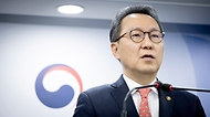 박민수 보건복지부 2차관이 4일 종로구 정부서울청사에서 열린 ‘제2차 국민건강보험 종합계획’에서 브리핑 하고 있다.