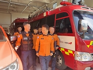 남화영 소방청장이 9일 세종소방서 어진119안전센터에서 소방 장비, 소방차 등을 살펴보면서 출동 준비 태세를 점검하고 있다.