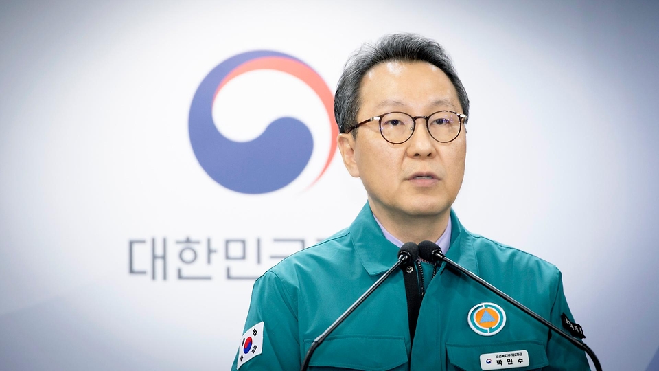 박민수 보건복지부 2차관이 8일 정부서울청사에서 의사 집단행동 중앙사고수습본부 브리핑을 하고 있다.