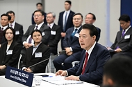 윤석열 대통령이 13일 부산시청에서 열린 ‘국민과 함께하는 민생토론회 - 열한 번째, 부산이 활짝 여는 지방시대’에서 발언하고 있다.