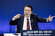 윤석열 대통령이 13일 부산시청에서 열린 ‘국민과 함께하는 민생토론회 - 열한 번째, 부산이 활짝 여는 지방시대’에서 발언하고 있다.