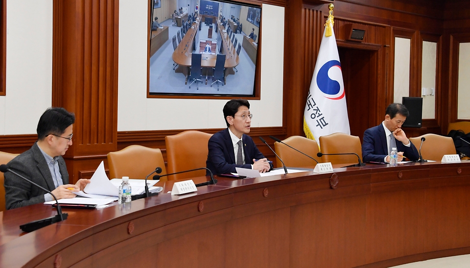 김윤상 기획재정부 2차관이 15일 서울 종로구 정부서울청사에서 열린 ‘제5차 재정집행 점검회의’를 주재하고 있다. 