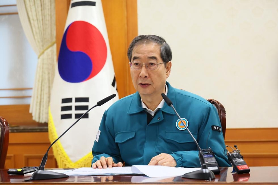 한덕수 국무총리가 19일 서울 종로구 정부서울청사에서 열린 의사 집단 행동 관계 장관회의에 참석해 발언하고 있다. 
