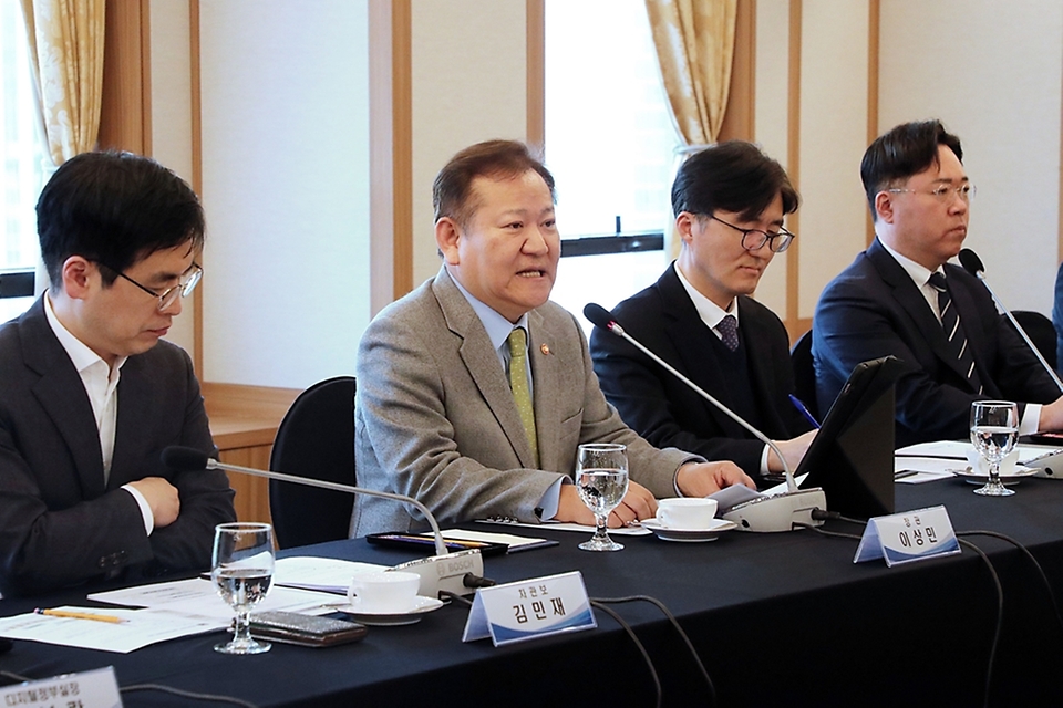 이상민 행정안전부 장관이 23일 서울 중구 한국프레스센터 19층 매화홀에서 열린 ‘행정안전부 제7기 정책자문위원회 위촉식’에 참석해 인사말을 하고 있다.