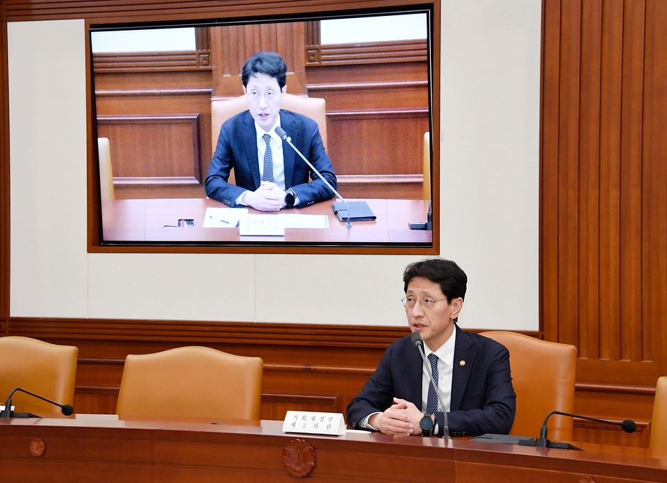 김윤상 기획재정부 차관이 22일 서울 종로구 정부서울청사에서 열린 ‘제6차 재정집행 점검회의’를 주재하고 있다.