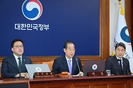 한덕수 국무총리가 27일 서울 종로구 정부서울청사에서 열린 ‘제10회 국무회의’에 참석해 발언하고 있다.