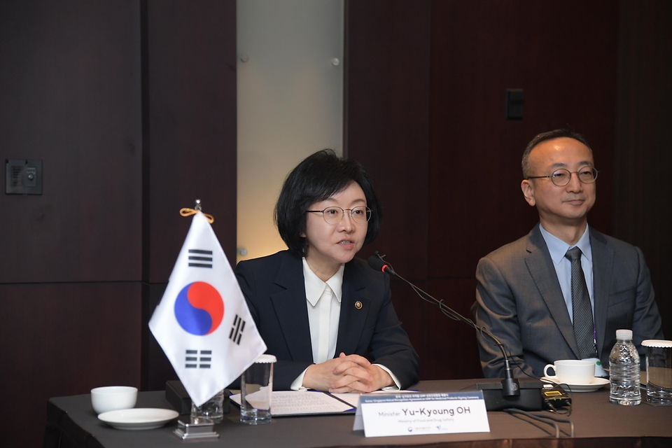 오유경 식품의약품처장이 26일 서초구 한국제약바이오협회에서 열린 ‘한국-싱가포르 의약품 GMP 상호인정협정 체결식’에서 발언하고 있다.
