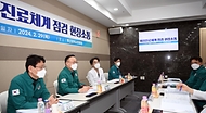이한경 행정안전부 재난안전관리본부장이 29일 부산광역시 부산의료원 회의실을 방문해 비상진료체계 현장 소통간담회를 하고 있다.