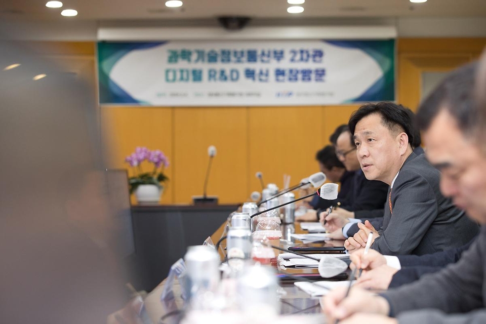 강도현 과학기술정보통신부 제2차관이 4일 대전 유성구 정보통신기획평가원(IITP)을 방문해 인사말을 하고 있다. 