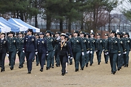 신임 소위들이 5일 대전 국군간호사관학교에서 열린 ‘제64기 사관생도들의 졸업식 및 임관식’에서 분열을 하고 있다.